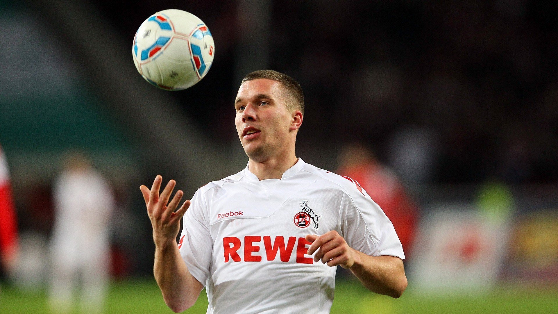 爱游戏APP下载萨拉赫连续二十场比赛得分超过重要助攻，独行侠不断突破！全场沸腾不已