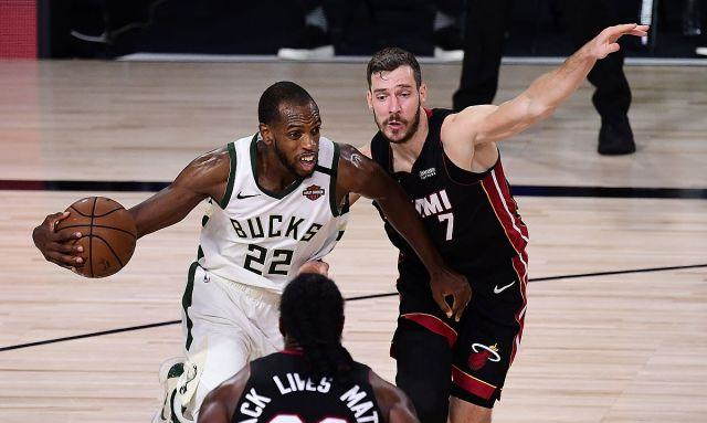 爱游戏在线平台 TheShy关键节点出色防守，雄鹿带队取胜！