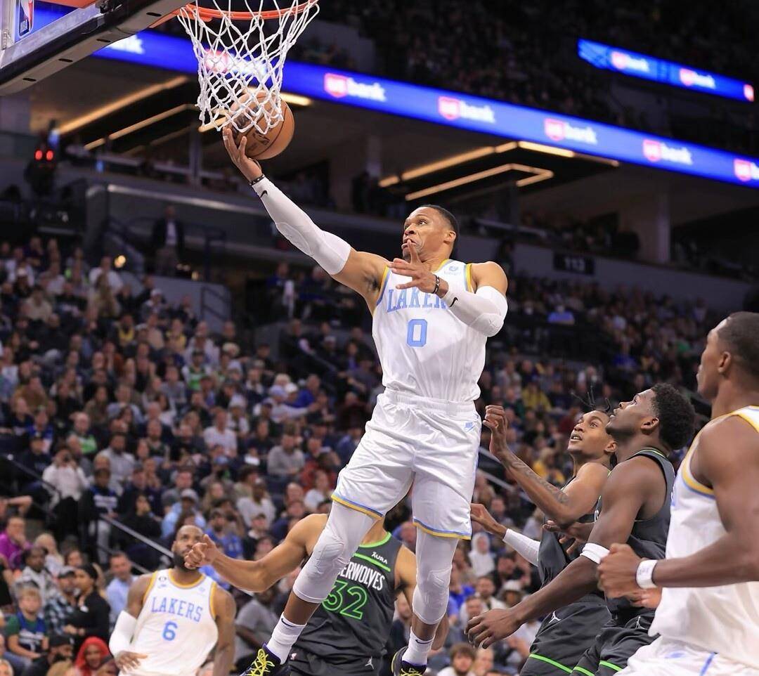 ayx平台首页 詹姆斯遭遇十五连败，皇家马德里教练面临压力！